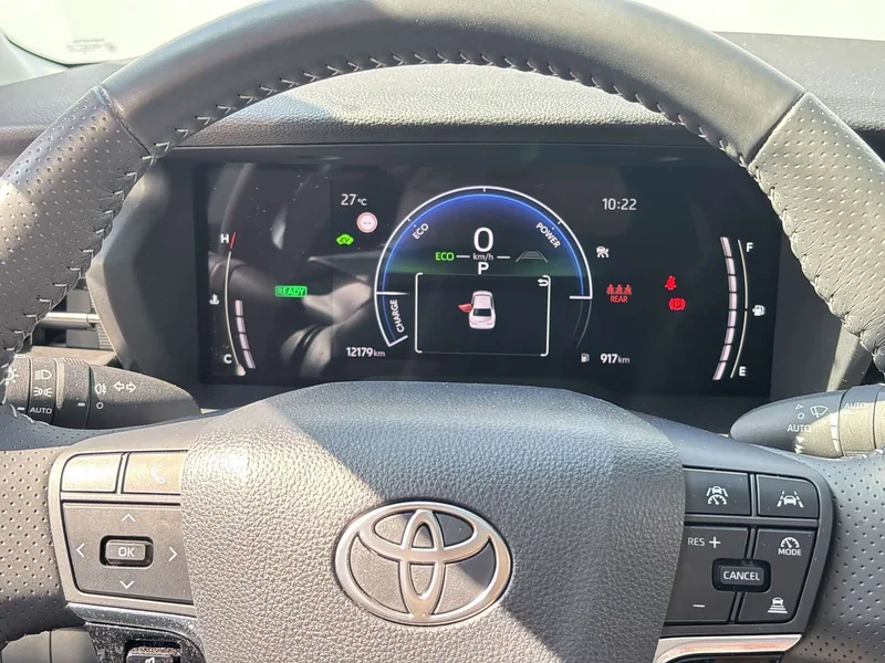 Toyota Camry — фото 11