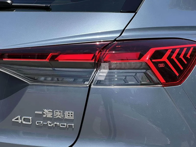 Audi Q4 e-tron — фото 13