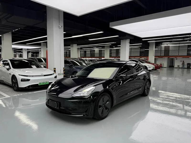 Tesla Model 3 — фото 1