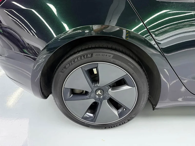 Tesla Model 3 — фото 11