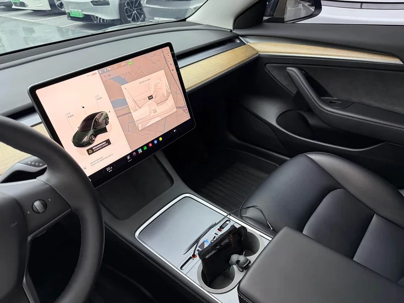 Tesla Model 3 — фото 13