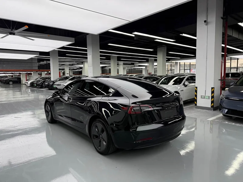 Tesla Model 3 — фото 14