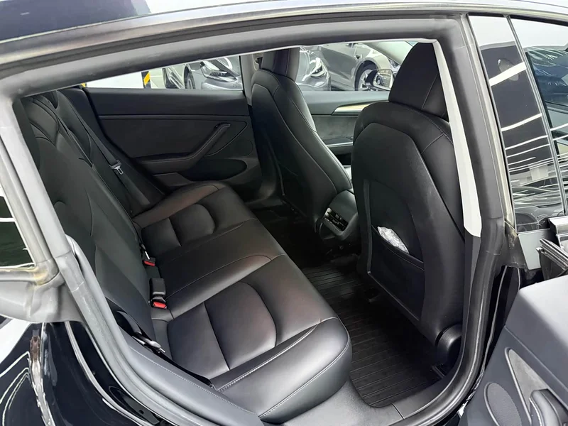 Tesla Model 3 — фото 10