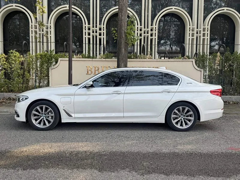 BMW 5-Series New Energy — фото 2