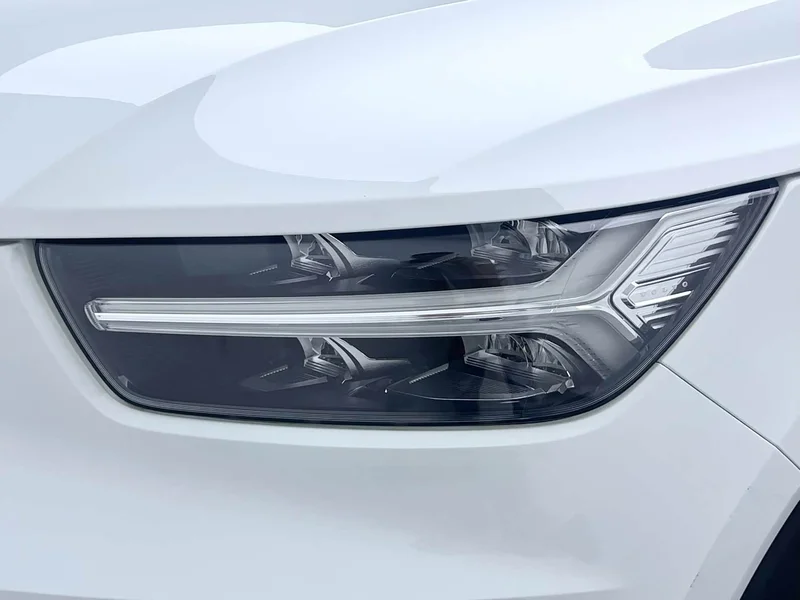Volvo XC40 — фото 15