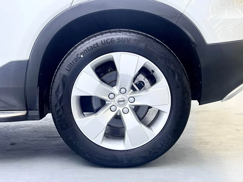 Volvo XC40 — фото 17