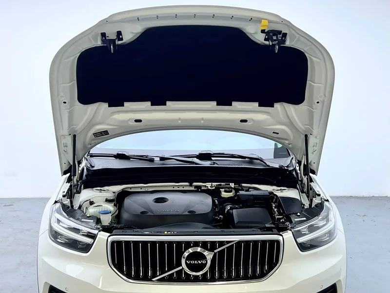 Volvo XC40 — фото 18