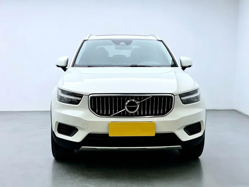 Volvo XC40 — фото 2