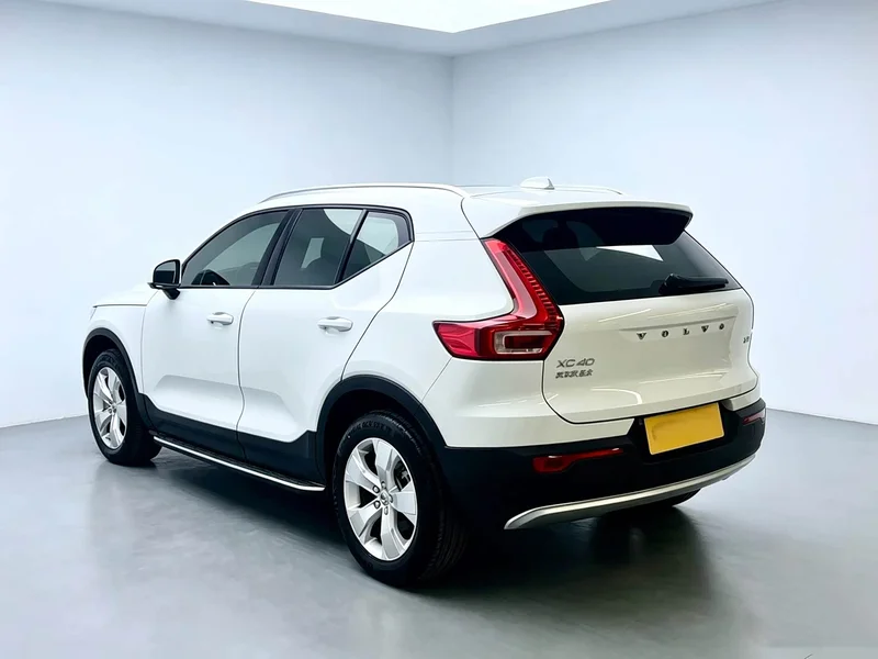 Volvo XC40 — фото 4