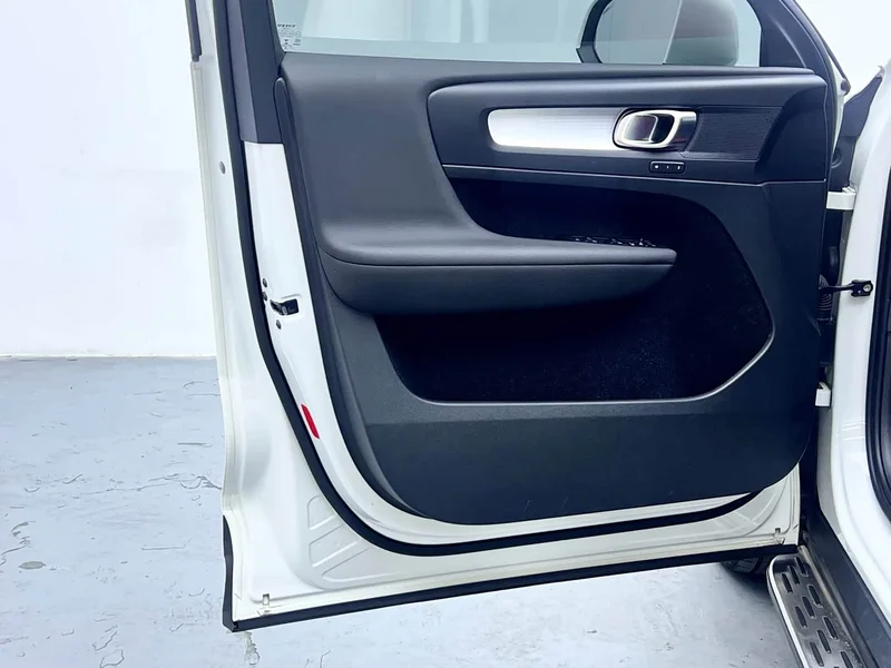 Volvo XC40 — фото 7