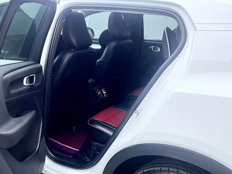 Volvo XC40 — фото 9