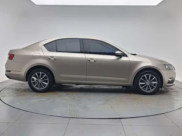 Volkswagen Octavia — фото 6