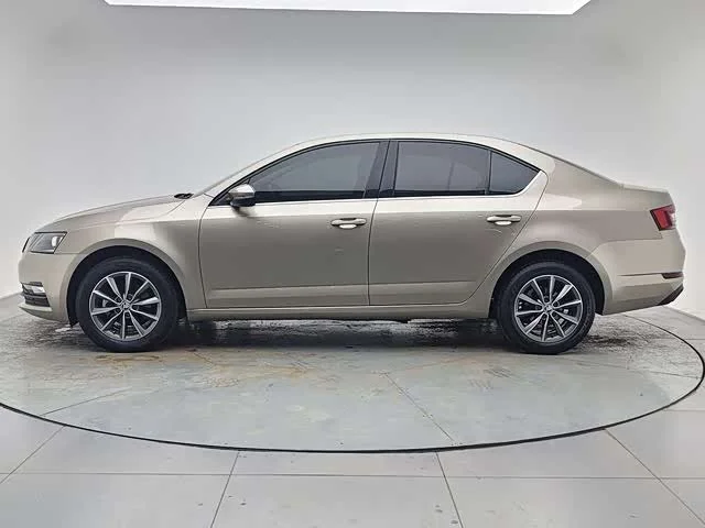 Volkswagen Octavia — фото 7