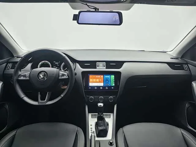 Volkswagen Octavia — фото 8