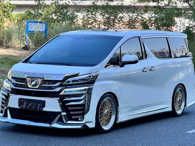 Toyota Vellfire — фото 1