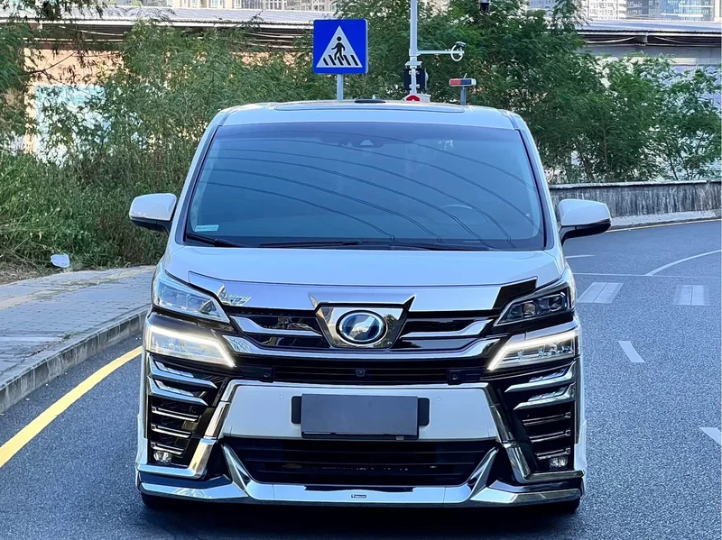 Toyota Vellfire — фото 2