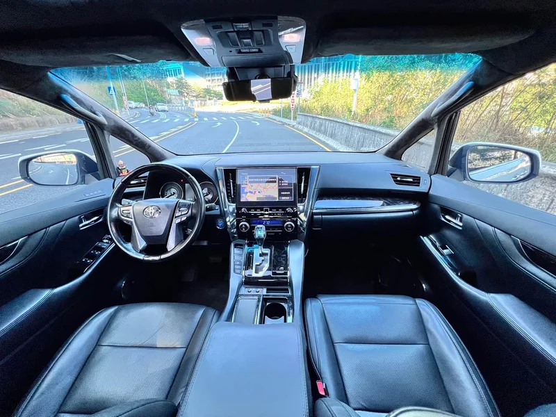 Toyota Vellfire — фото 4