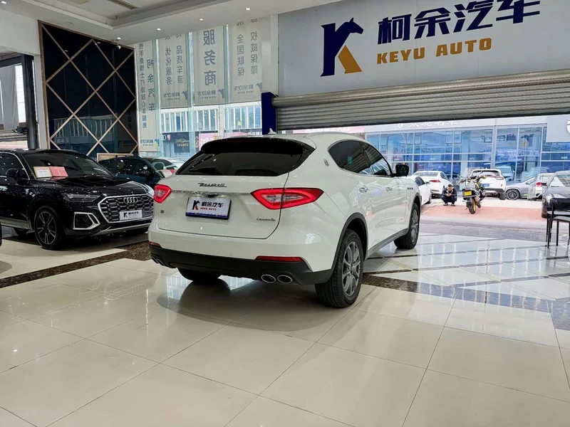 Maserati Levante — фото 12