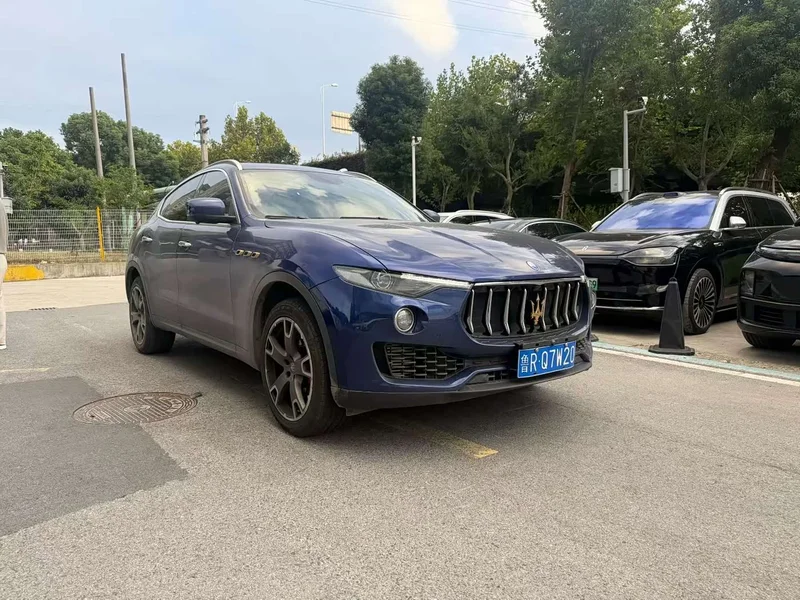 Maserati Levante — фото 1