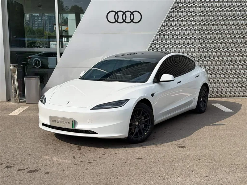 Tesla Model 3 — фото 1