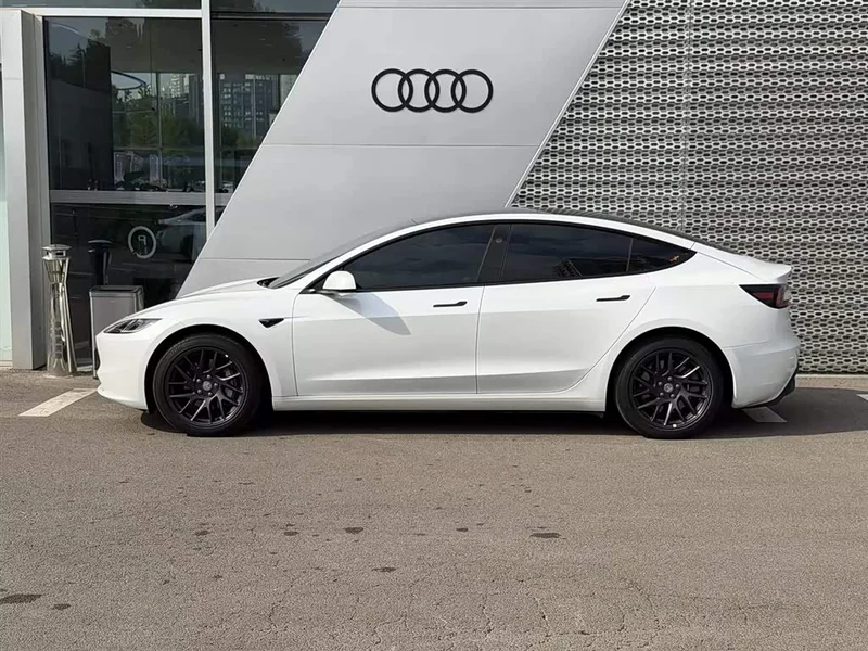 Tesla Model 3 — фото 11