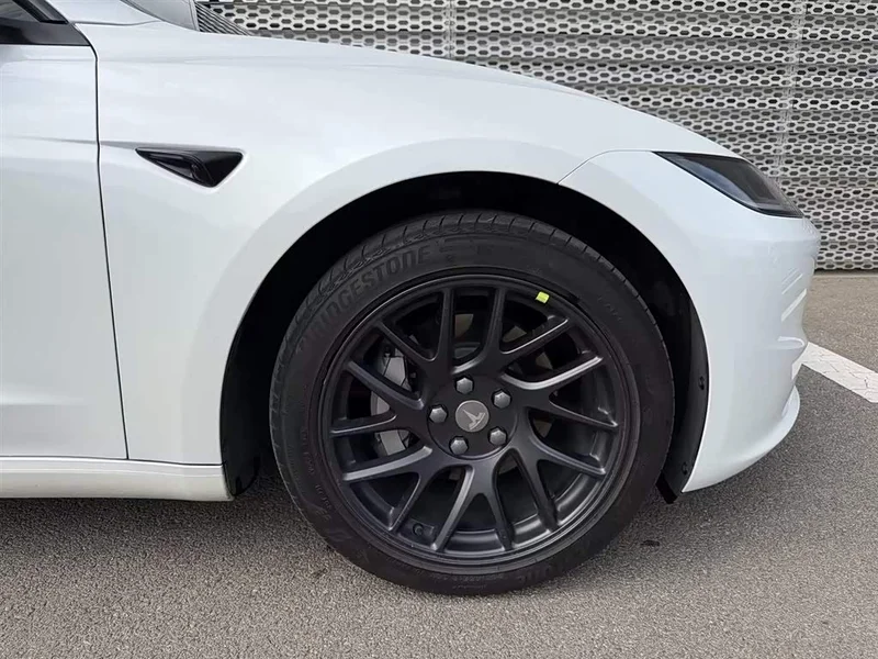 Tesla Model 3 — фото 16