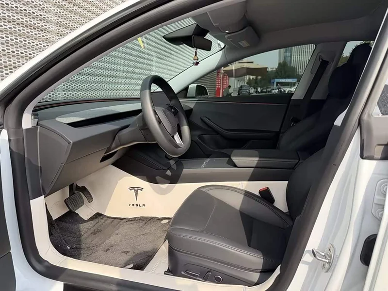 Tesla Model 3 — фото 18