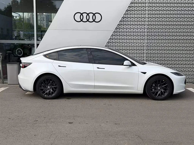 Tesla Model 3 — фото 3
