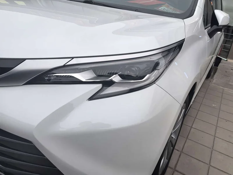 Toyota Sienna — фото 2