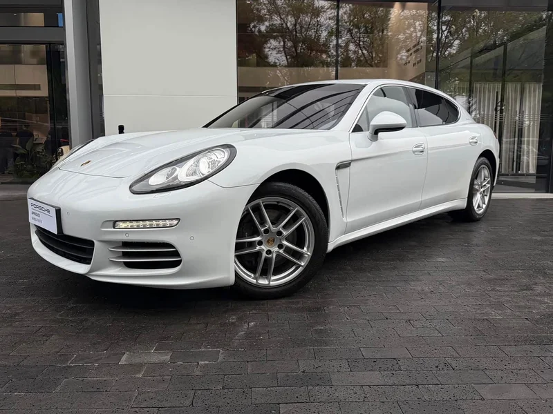Porsche Panamera — фото 1