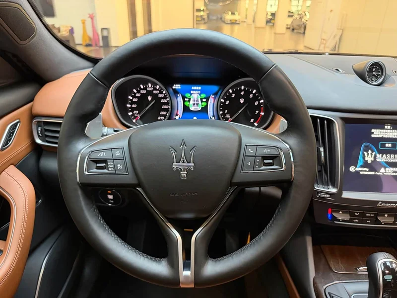 Maserati Levante — фото 17