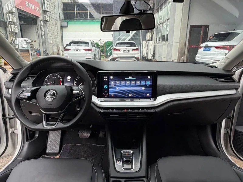 Volkswagen Octavia — фото 11