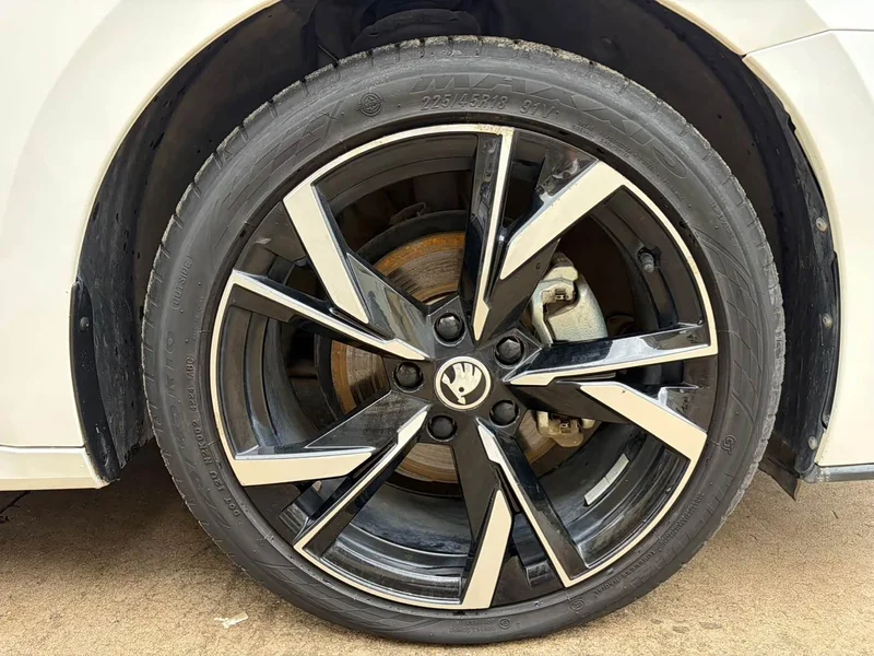 Volkswagen Octavia — фото 20
