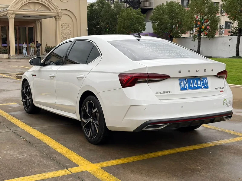Volkswagen Octavia — фото 5