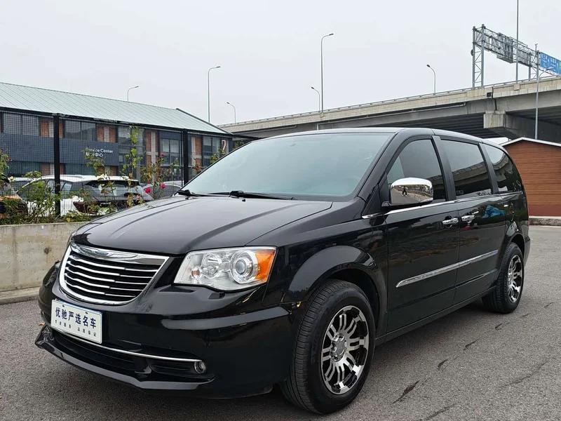 Jeep Grand Voyager (Imported) — фото 1