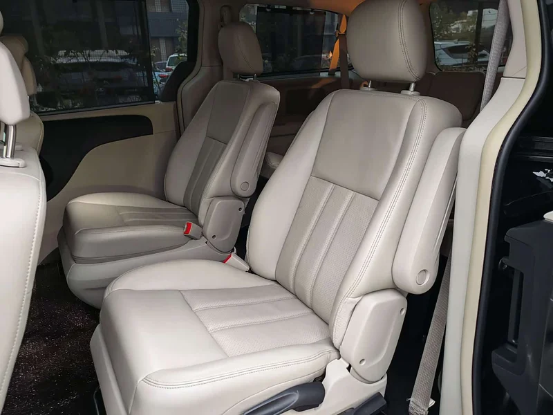 Jeep Grand Voyager (Imported) — фото 11