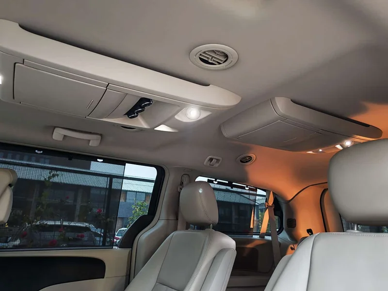 Jeep Grand Voyager (Imported) — фото 12