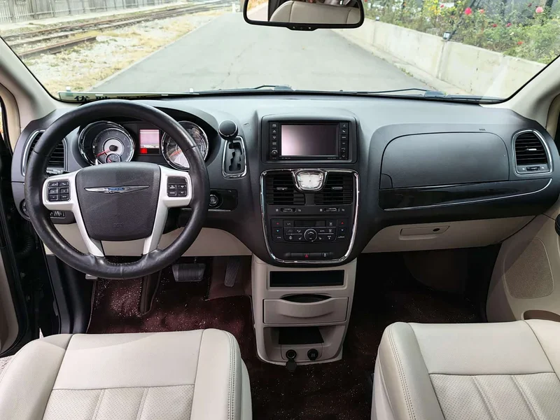 Jeep Grand Voyager (Imported) — фото 14