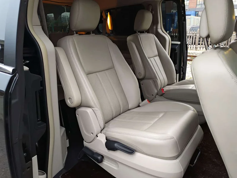 Jeep Grand Voyager (Imported) — фото 19