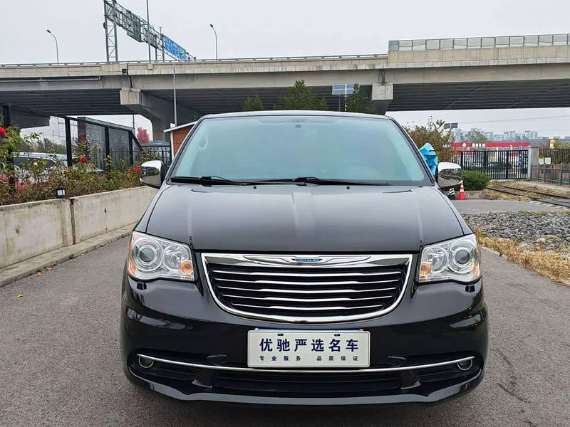 Jeep Grand Voyager (Imported) — фото 2