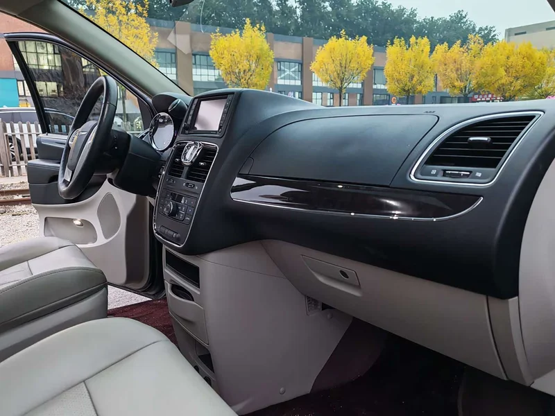 Jeep Grand Voyager (Imported) — фото 21