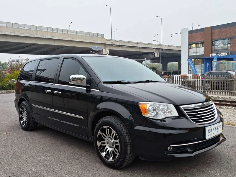 Jeep Grand Voyager (Imported) — фото 3
