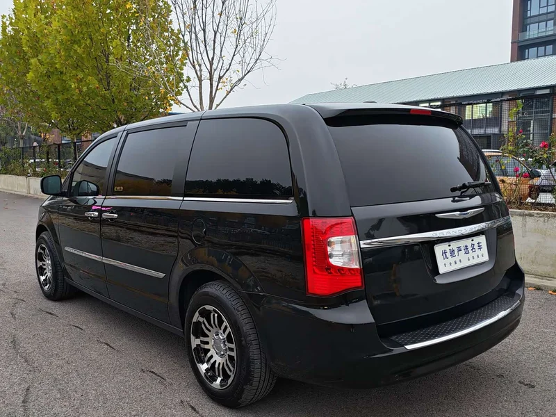 Jeep Grand Voyager (Imported) — фото 4