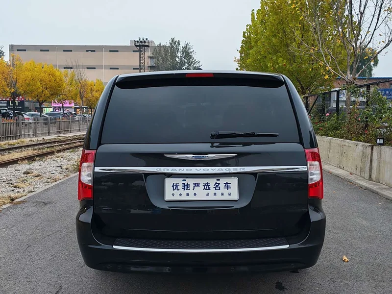 Jeep Grand Voyager (Imported) — фото 5
