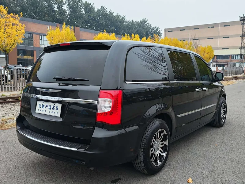 Jeep Grand Voyager (Imported) — фото 6