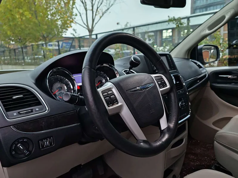 Jeep Grand Voyager (Imported) — фото 8