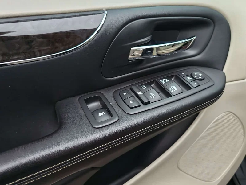 Jeep Grand Voyager (Imported) — фото 10