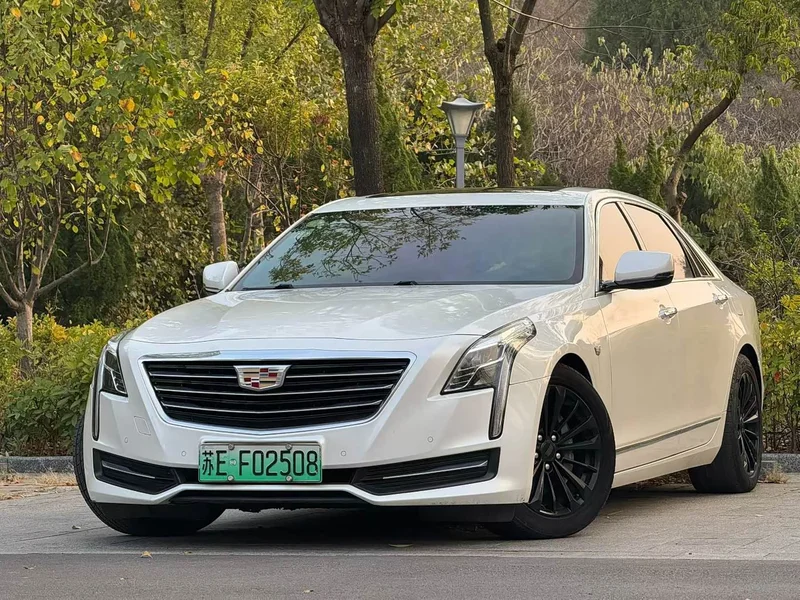 Cadillac CT6 PLUG-IN — фото 1
