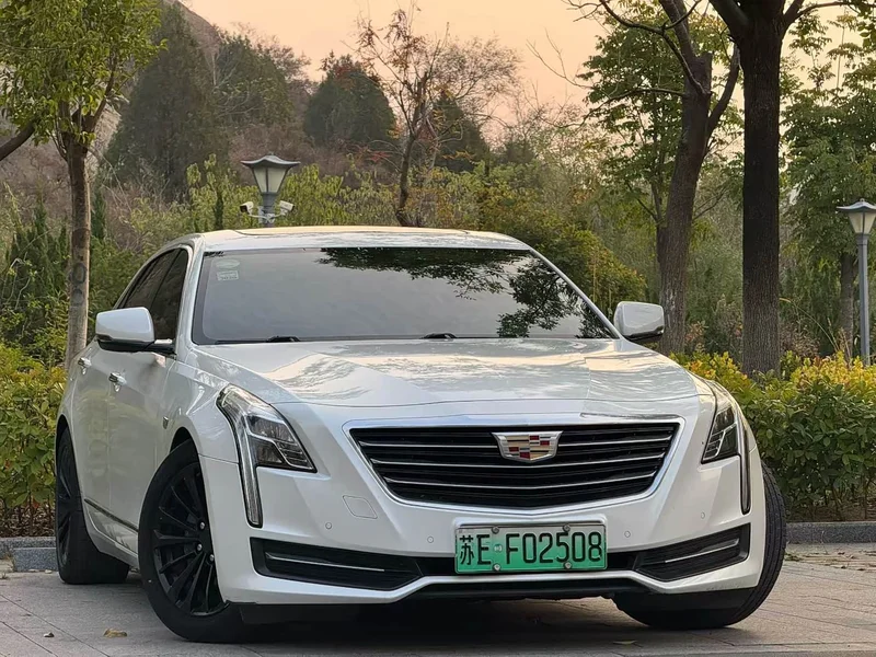 Cadillac CT6 PLUG-IN — фото 3