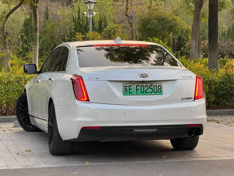 Cadillac CT6 PLUG-IN — фото 7